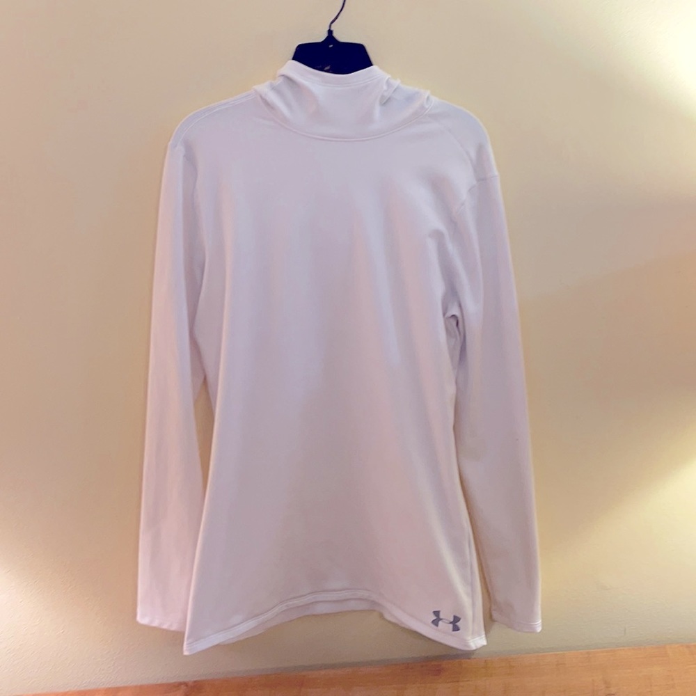Under Armour White Fitted Hooded Sweatshirt- size M. Lightweight